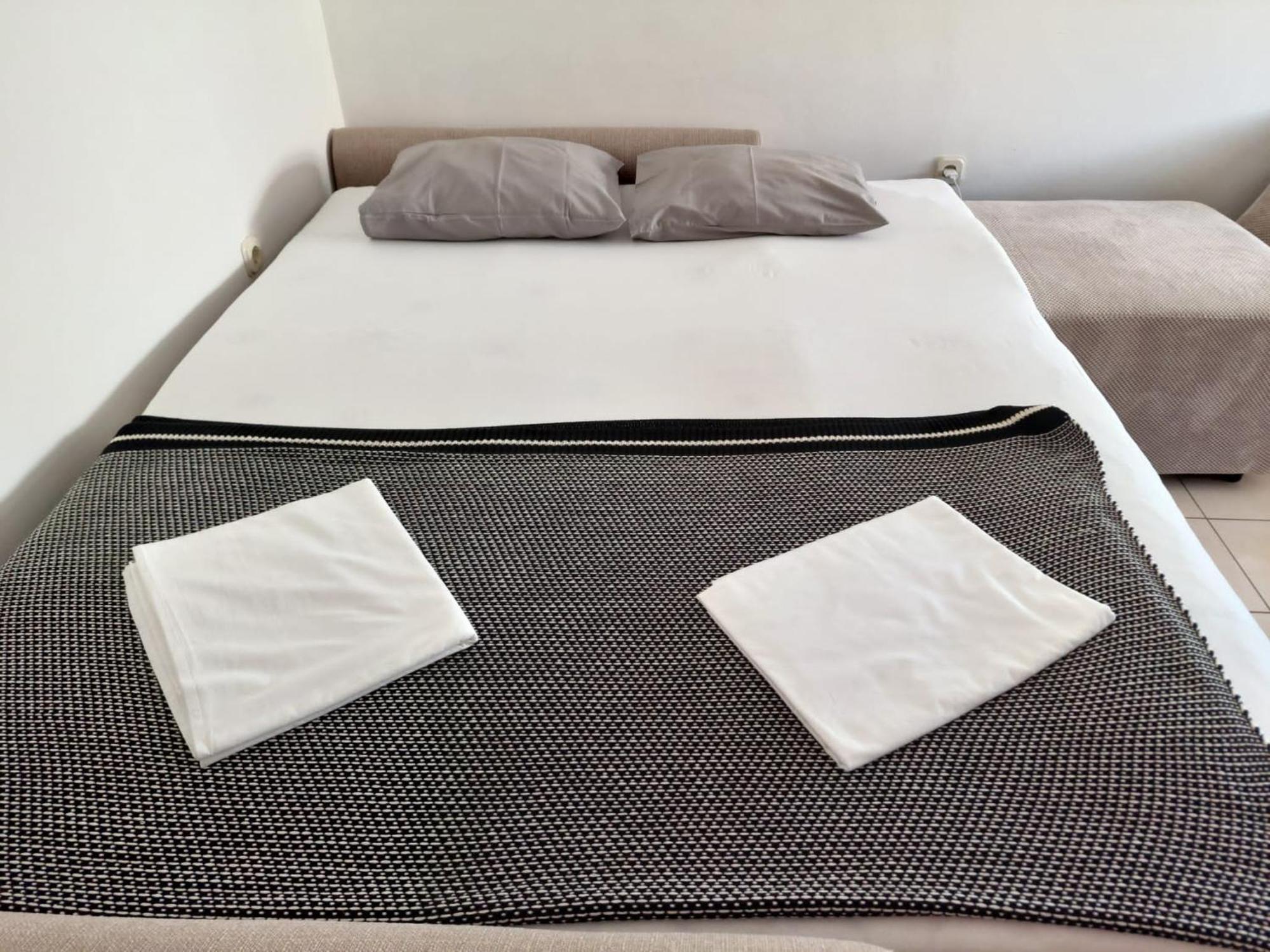Dedic Apartment Петркане Екстериор снимка